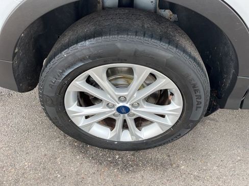 Used 2019 Ford Escape SE image 19