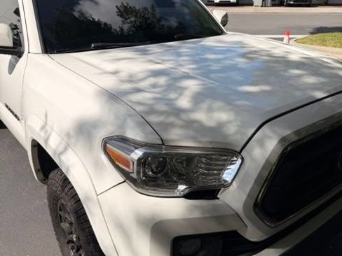 Used 2022 Toyota Tacoma SR5 w/ Technology Package RWD image 2