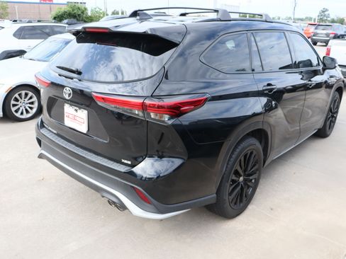 Used 2023 Toyota Highlander XSE image 11