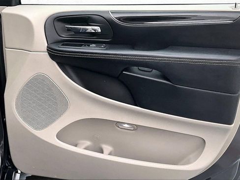 Used 2019 Dodge Grand Caravan SXT image 29