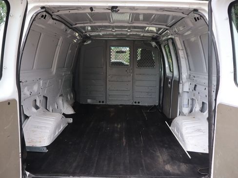 Used 2014 Ford E-250 and Econoline 250 w/ Power Group RWD image 14