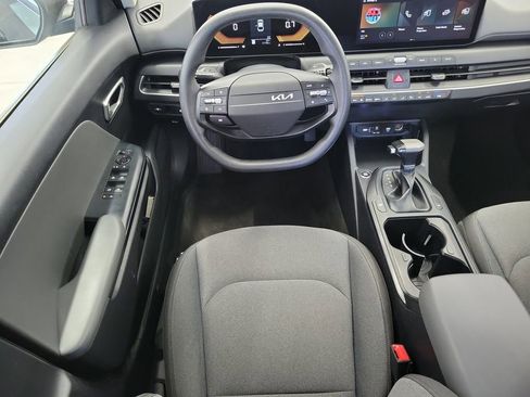 Used 2025 Kia K4 LXS image 16