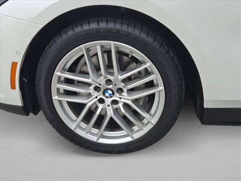Used 2025 BMW 530i w/ Premium Package RWD image 24