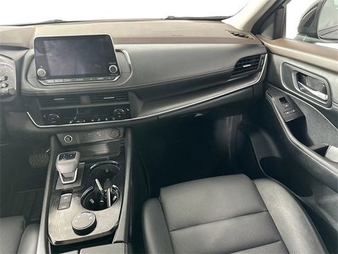 Used 2023 Nissan Rogue SV w/ SV Premium B Package image 27