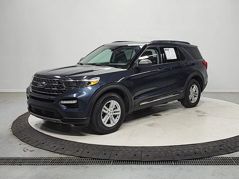 Used 2022 Ford Explorer XLT w/ Equipment Group 202A AWD/4WD image 3