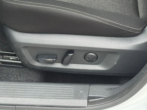 Used 2025 Nissan Rogue SV FWD image 22