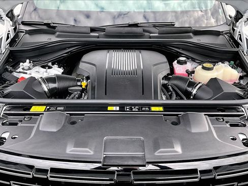Certified 2025 Land Rover Range Rover Autobiography AWD/4WD image 28