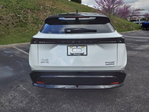 New 2025 Nissan Ariya AWD image 4