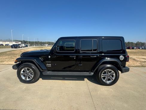 Used 2018 Jeep Wrangler Unlimited Sahara image 24