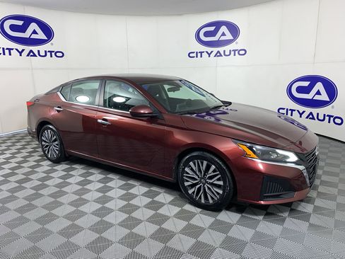 Used 2023 Nissan Altima 2.5 SV FWD image 1