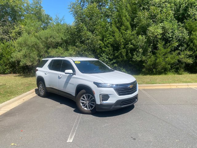 Used 2023 Chevrolet Traverse LT FWD image 1
