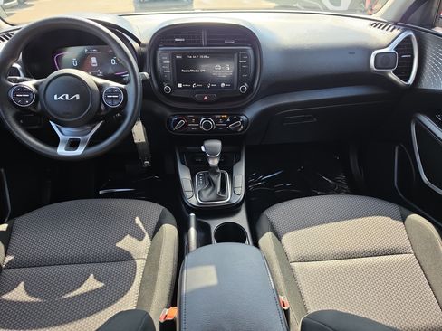 Certified 2025 Kia Soul LX w/ LX Technology Package FWD image 12