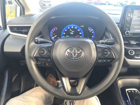Used 2022 Toyota Corolla LE image 16