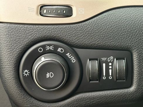 Used 2017 Jeep Cherokee 75th Anniversary image 23