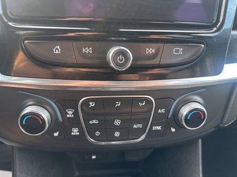 Used 2023 Chevrolet Traverse LT image 16