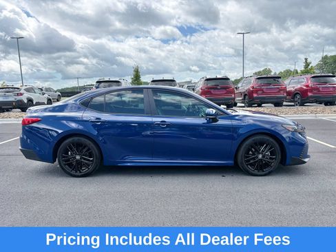 Used 2025 Toyota Camry SE FWD image 9