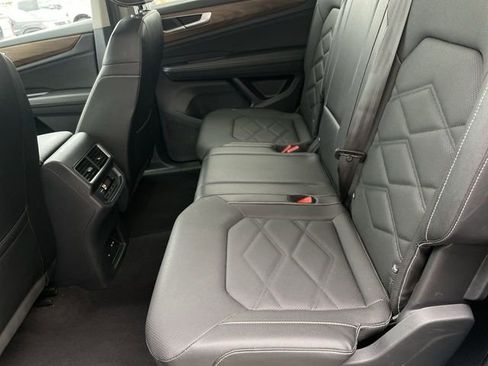 Used 2025 Volkswagen Atlas SE image 21