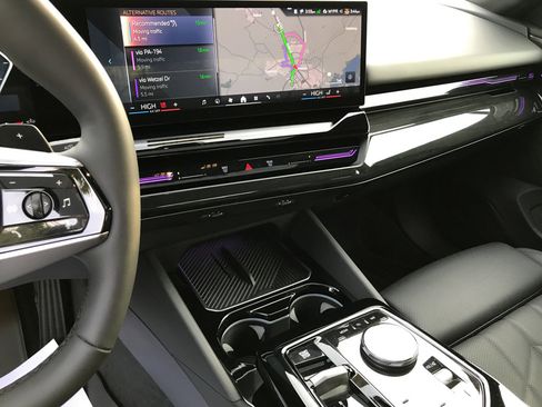 Used 2024 BMW 530i xDrive w/ Premium Package image 19