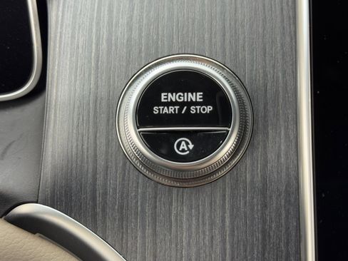 Used 2025 Mercedes-Benz GLC 300 4MATIC image 26