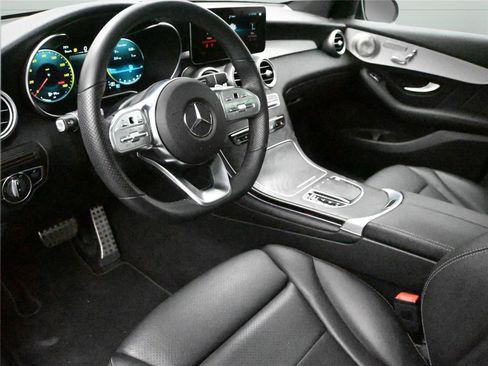 Used 2021 Mercedes-Benz GLC 300 4MATIC image 2