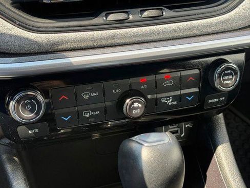 Used 2025 Jeep Compass Latitude w/ Sun & Sound Group AWD/4WD image 14