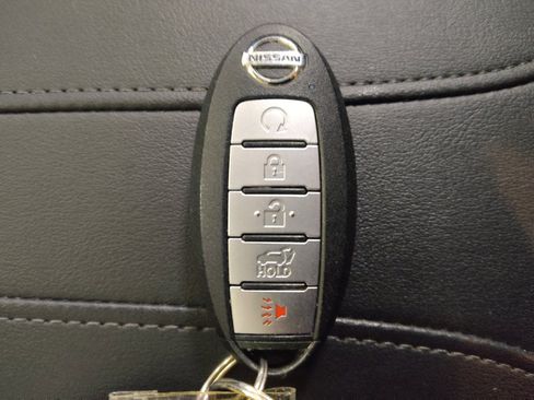 Used 2019 Nissan Rogue SV FWD image 32