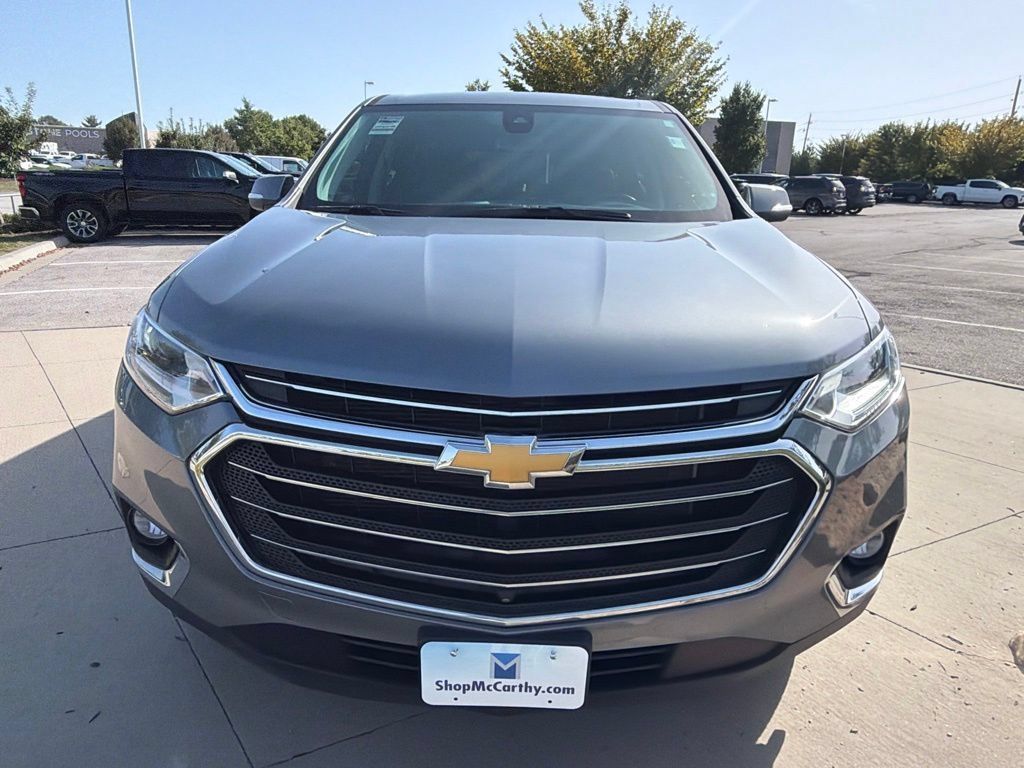 Used 2021 Chevrolet Traverse LT w/ LT Premium Package AWD/4WD image 3