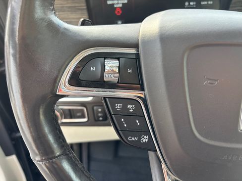 Certified 2020 Lincoln Navigator Black Label w/ Cargo Convenience Package AWD/4WD image 17