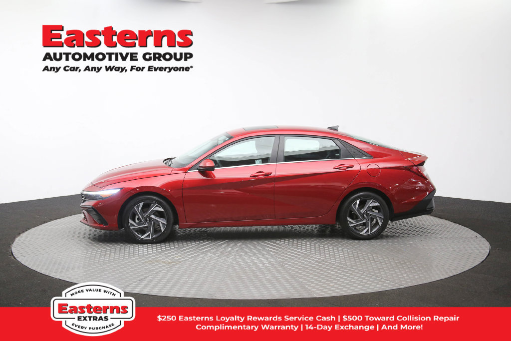 Used 2025 Hyundai Elantra SEL FWD image 62