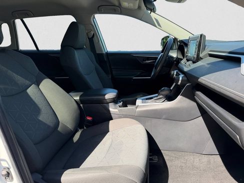 Used 2022 Toyota RAV4 XLE AWD/4WD image 15