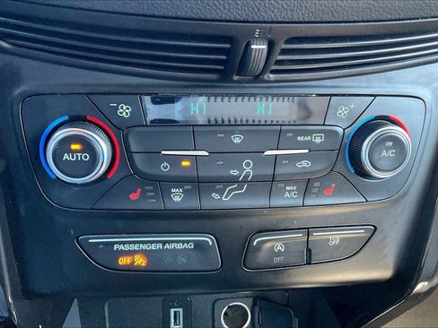 Used 2017 Ford Escape Titanium image 32