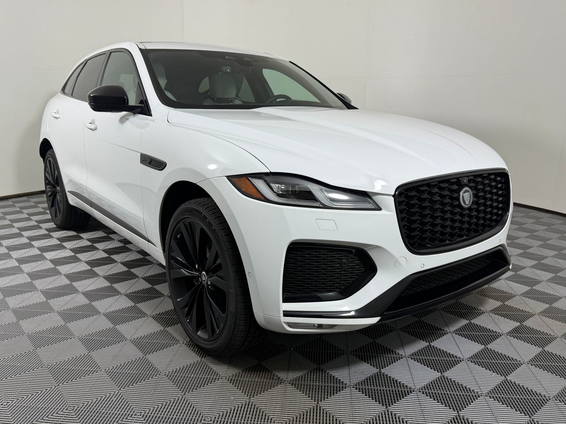 New 2026 Jaguar F-PACE R-Dynamic S AWD/4WD image 6