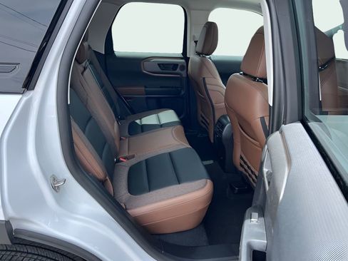 Used 2025 Ford Bronco Sport Outer Banks w/ Outer Banks Tech Package+ AWD/4WD image 17