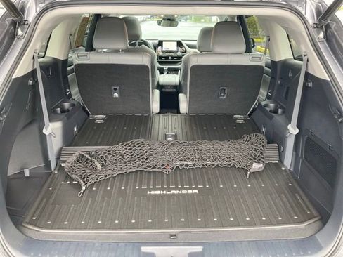 Used 2023 Toyota Highlander XLE image 8