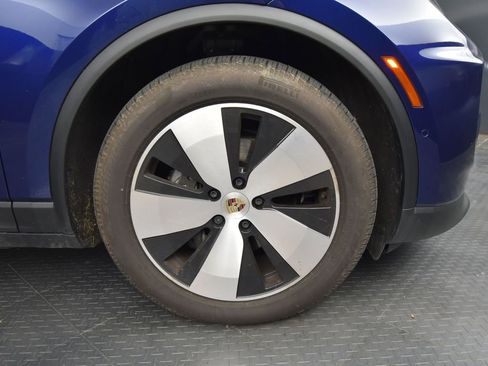 Certified 2024 Porsche Macan 4 Electric AWD/4WD image 16
