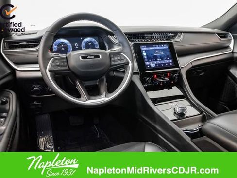 Used 2025 Jeep Grand Cherokee Altitude image 6