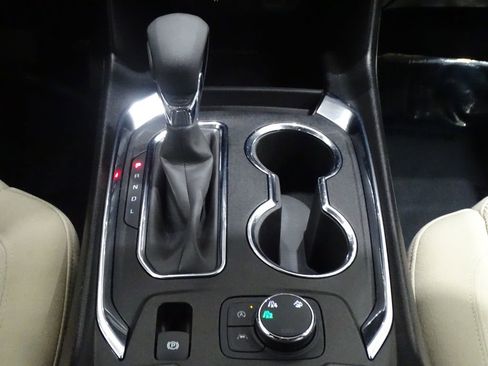 Used 2023 Chevrolet Traverse LS image 39