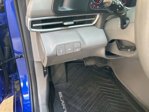 Used 2022 Hyundai Elantra SEL FWD image 35