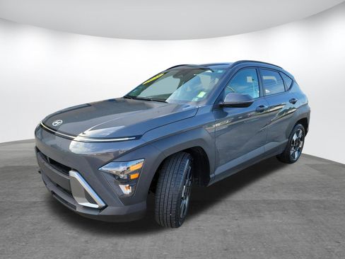 Used 2025 Hyundai Kona SEL FWD image 3