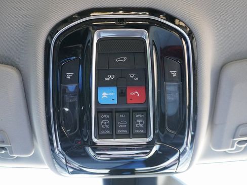 Used 2022 Jeep Grand Cherokee Overland image 18