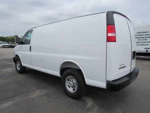 Used 2025 Chevrolet Express 2500 w/ Driver Convenience Package RWD image 7