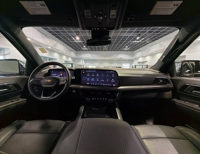 Used 2025 Chevrolet Tahoe Premier AWD/4WD image 16