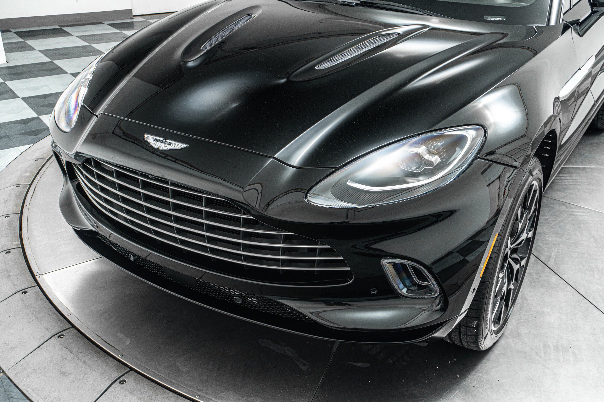 Used 2021 Aston Martin DBX AWD/4WD image 34