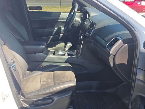 Used 2020 Jeep Grand Cherokee Altitude image 22