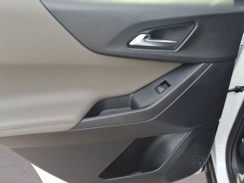 New 2026 Chevrolet Equinox LT w/ Convenience Package II FWD image 9