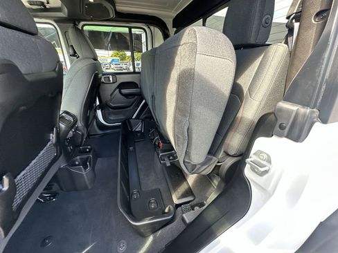 Used 2025 Jeep Gladiator Rubicon w/ Safety Group image 26