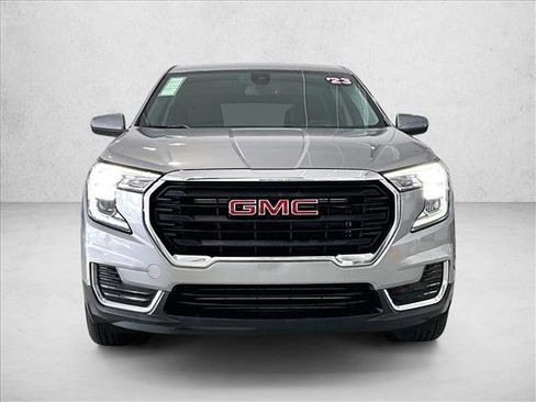 Used 2023 GMC Terrain SLE FWD image 3