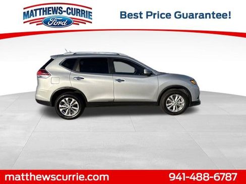 Used 2016 Nissan Rogue SV image 3