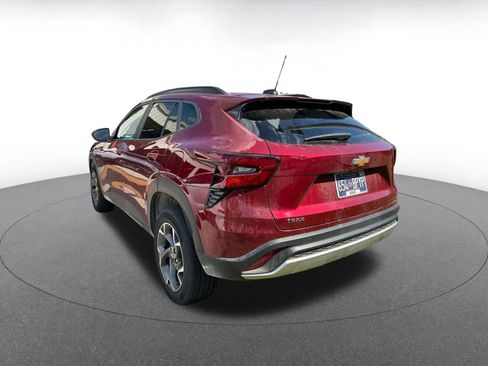 Used 2025 Chevrolet Trax LT w/ LT Convenience Package image 12