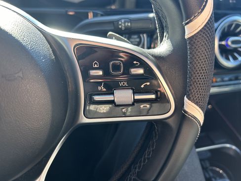 Certified 2021 Mercedes-Benz GLA 250 4MATIC image 20